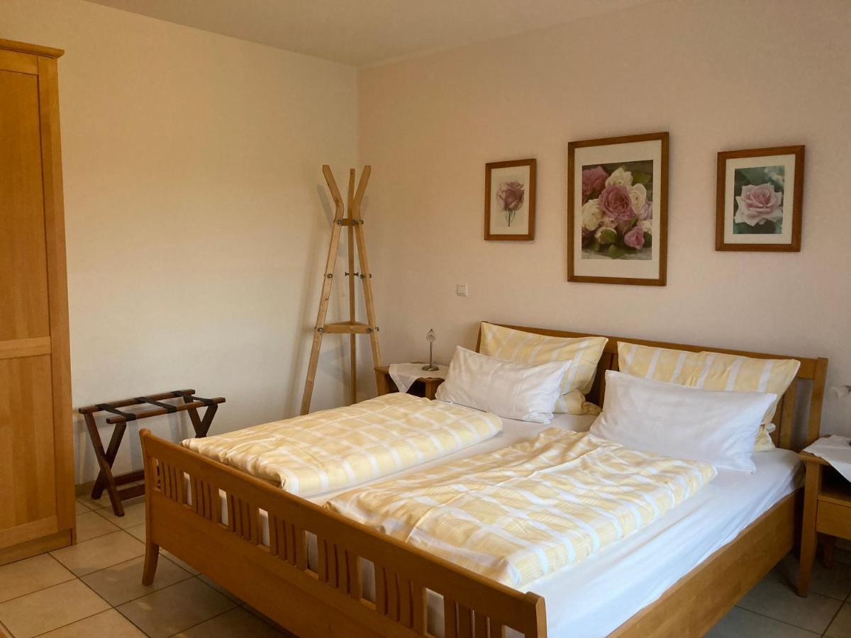 Landhaus-Apartments Wattenheim Екстериор снимка
